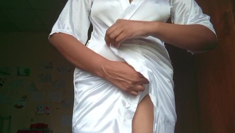 Miya White: Intensa masturbação dos dedos do clitóris e penetração 08:10 Intensa masturbação...