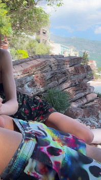 Riskabelt utomhuskuk som blinkar på stranden - jag tog hans kuk i min hand och hjälpte honom att sperma