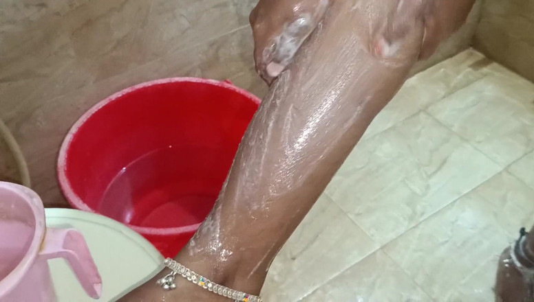 Husbandwife69: Heiße badezeit, tamilische ehefrau und ehemann intime momente