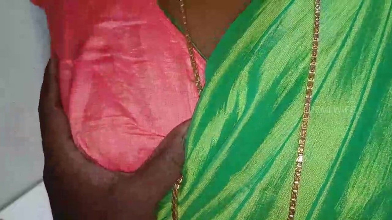 Luxmi Wife: 朋友的继母穿着绿色纱丽服做爱，字幕 -1