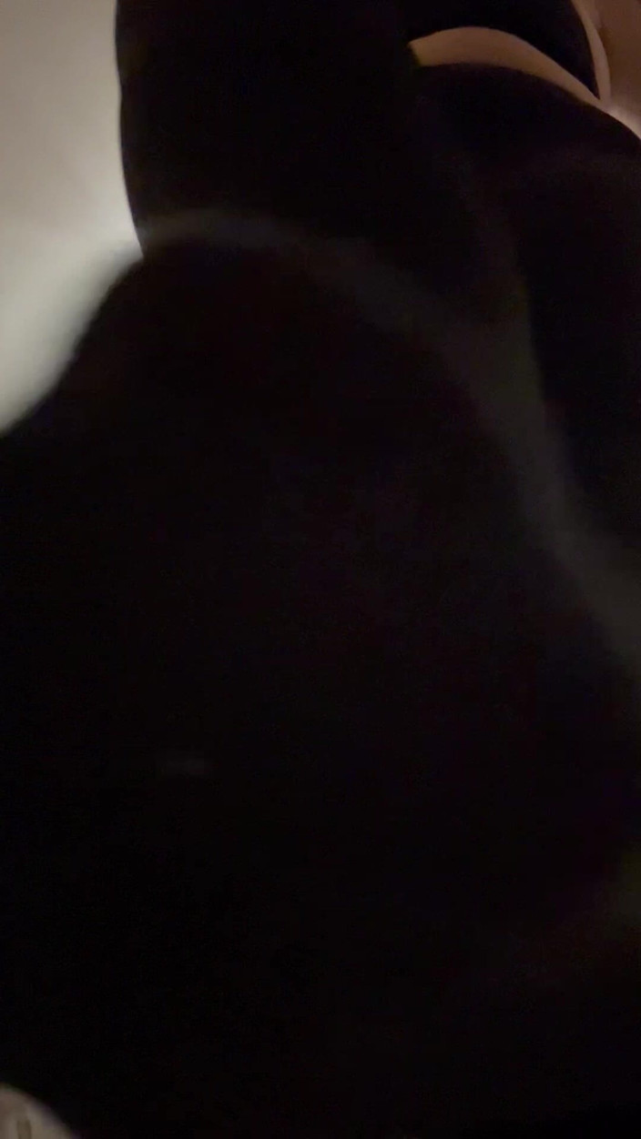 Bigtiddygoth: Obryně tě najde na podlaze