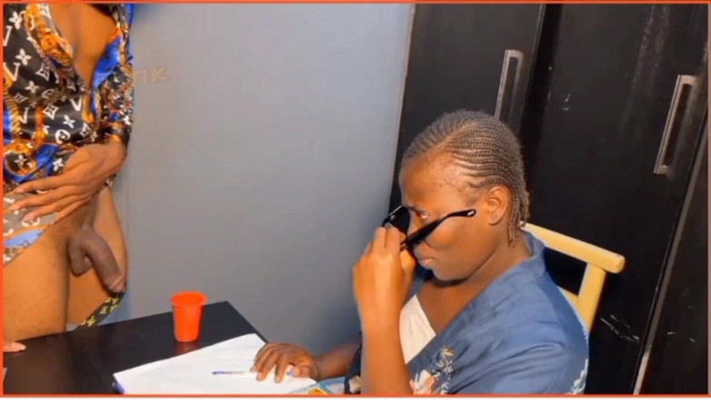 Fukalistik: L'arrapante ufficio sexy signora elizabeth è stata scopata dal nuovo impiegato