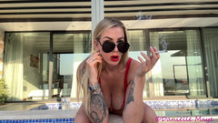 Danielle Maye: Diperkenalkan untuk Merokok