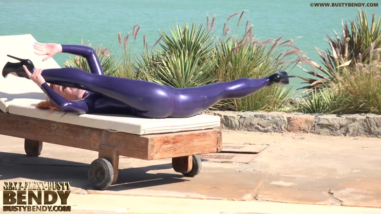 Fem Latex: Terno erótico de látex e salto alto