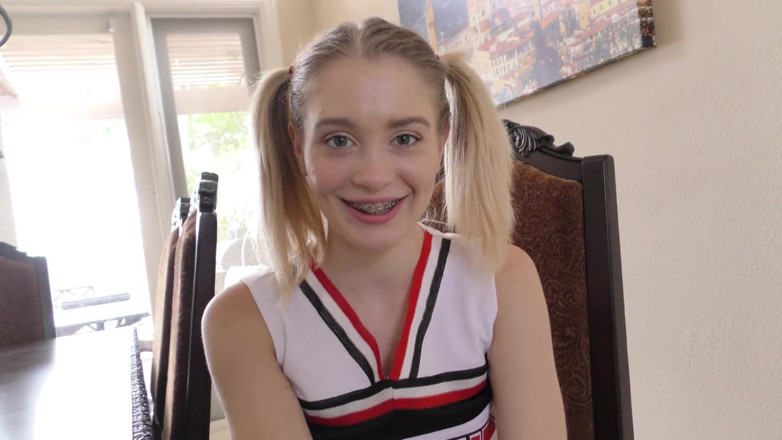 Perv Milfs n Teens: Tiener cheerleader Anastasia Knight kan het niet zien terwijl ze...