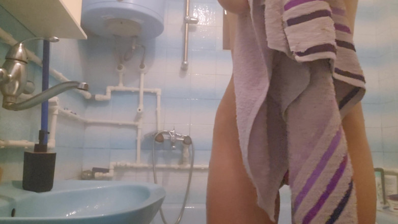 adventurecouple1402: Parti Di bawah Pancuran Mandi