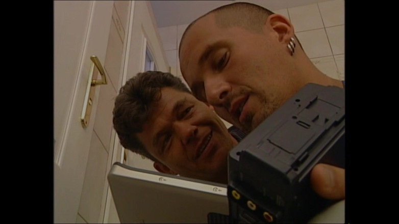 Muschi movie official: Dreierfick für geile MILf-hure