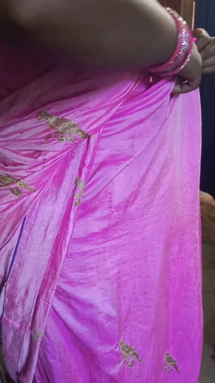 YangZi 69: Tante sieht in rosa sari schön aus, ich habe sie...