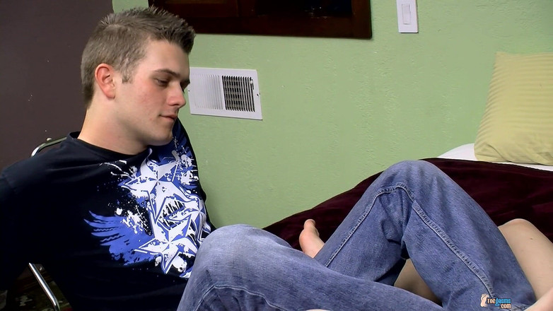 Toegasms: लंड की चुदाई करने वाले लड़कों को कामुकता मिलती है!