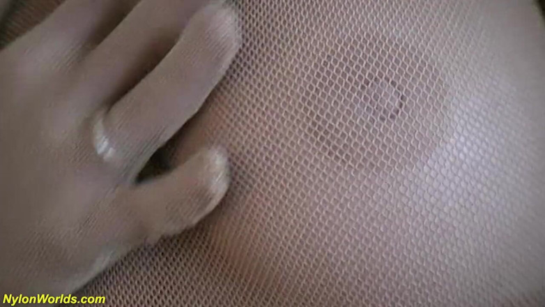 Fetish Islands: 巨乳flexi十代にskintightナイロンキャットスーツは、極端なホットストリップショーを示しています