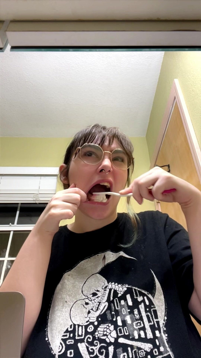 Mushroombitchx: Spălându-mi dinții