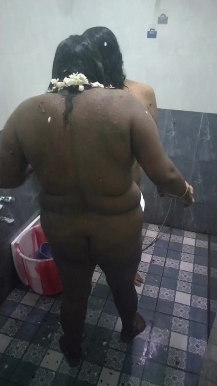 Benita sweety: สามคนเดซีเซ็กส์ครอบงำและเลสเบี้ยนอาบน้ำ shower
