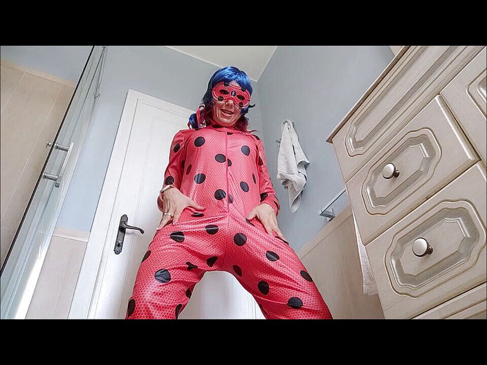 savannahamatoriale: 为女虫举手！