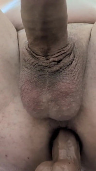 Super geiler hetero-mann reitet dildo und squirtet mit ohne hände abspritzen und stöhnen!