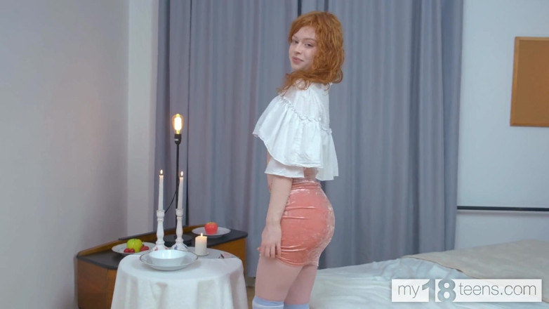 My 18 Teens: My18teens - chica pelirroja de piel pálida folla su coño con...