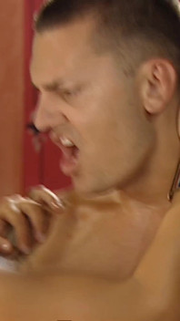 Une jeune servante de la reine se fait ouvrir le cul par Marcantonio