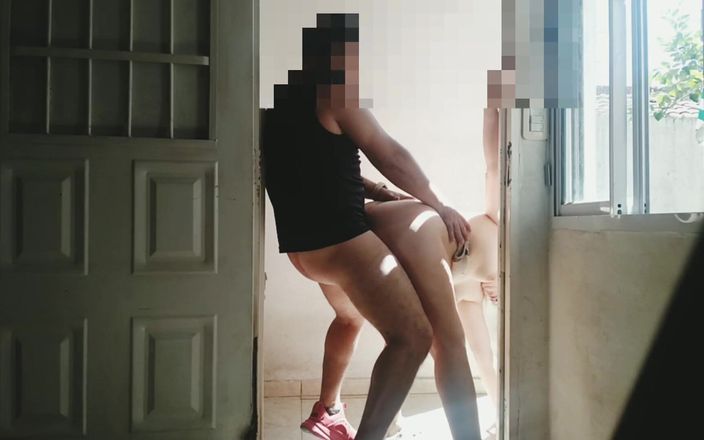 Activecouplearg: Sex vid ytterdörren