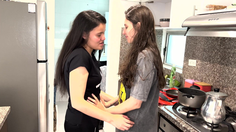 scarlettandc: J’adore sentir le vagin de mon voisin