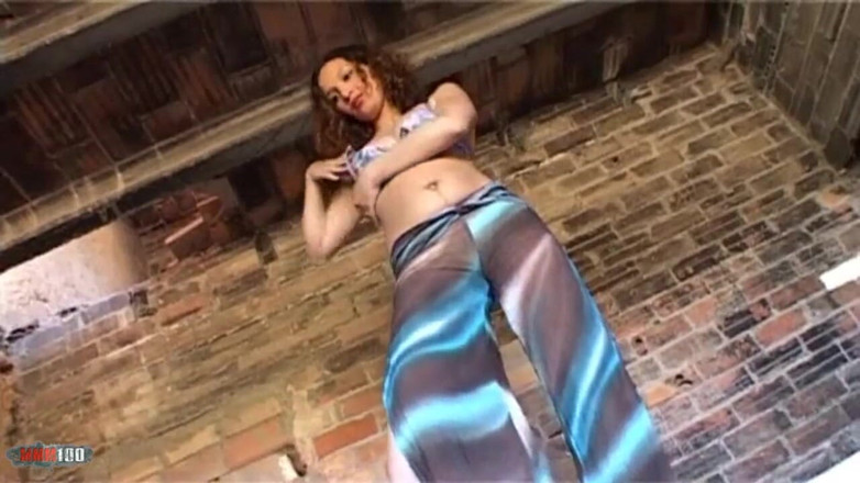 MMM100: Zetah Niagara: Zeta: Francuska amatorka zrób pasek w starym domu