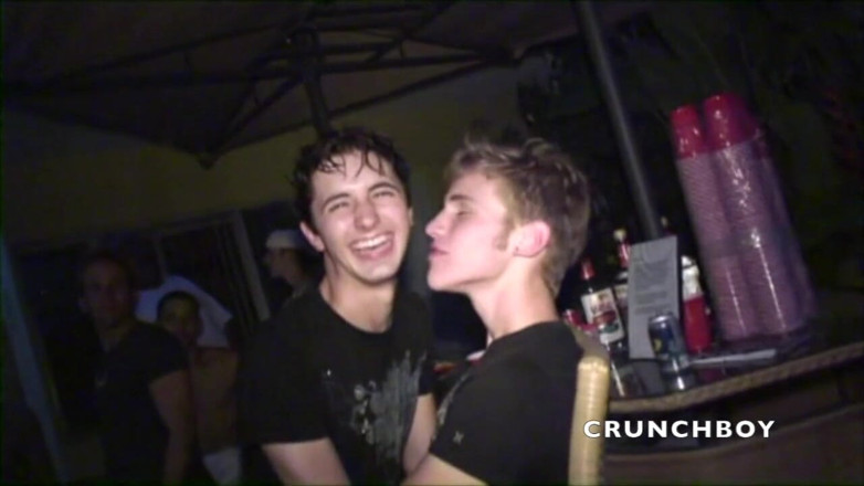 BAREBACK ORGY CLUB: Sucking all hsi straigth friends in the fiesta at night