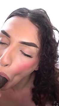 Creampie dubur TS masa makan tengah hari