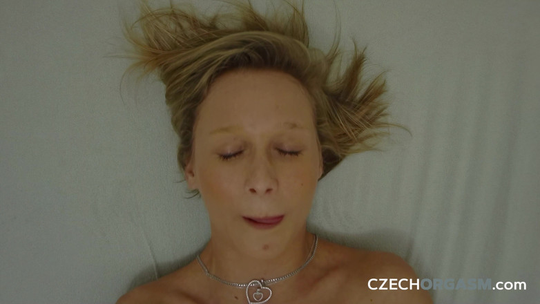 Czech Orgasm: 체코 오르가즘 86: 모든 걸 따먹는 거유 금발 - 엘리베이터 타기