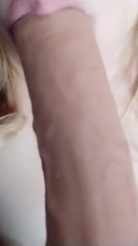 Seksi büyük memeli orta yaşlı seksi kadın büyük bir dildo emiyor - ateşli solo kadın - ağır çekim