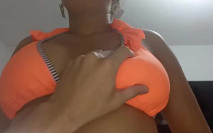 Pikaa6: Gros nichons, POV, vidéo maison