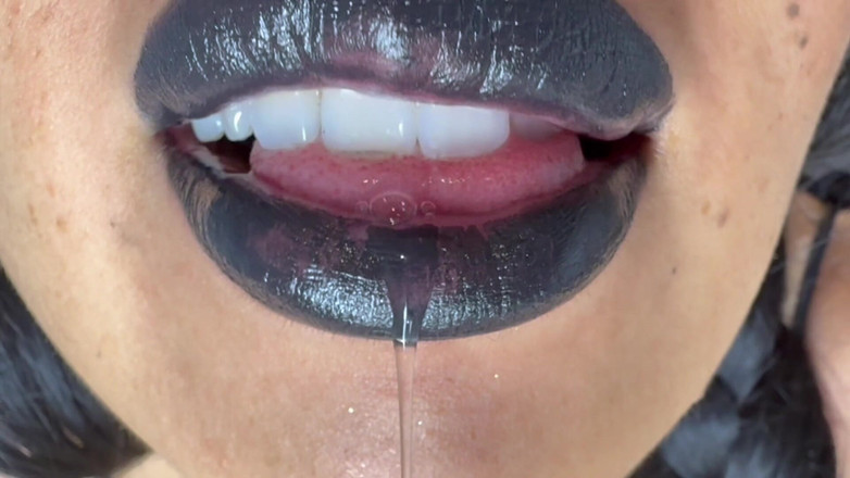 Asmr_mouth: Vamos a hacerte un recorrido bucal de estilo gótico