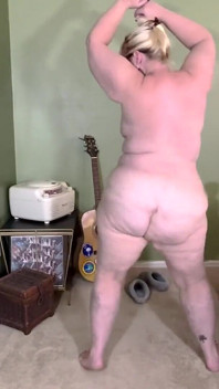 Grandota twerking culo en tu cara acaricia tu polla y se corre en su cuenta regresiva