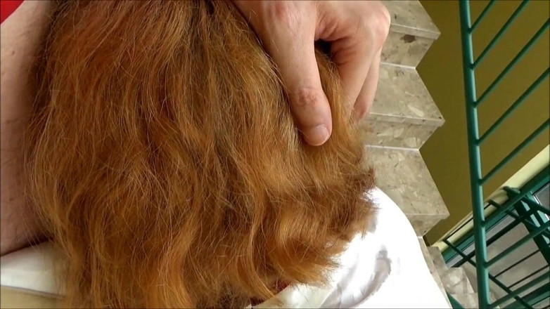 Slave Jenni: Раба в вечірній сукні відтрахали в рот на unifloor