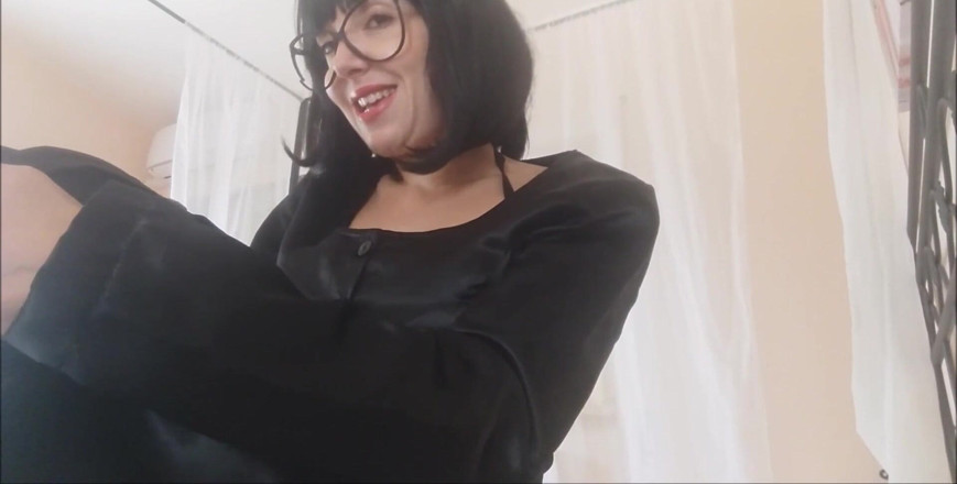savannahamatoriale: Enteado não vá para a faculdade, fique com a madrasta,...