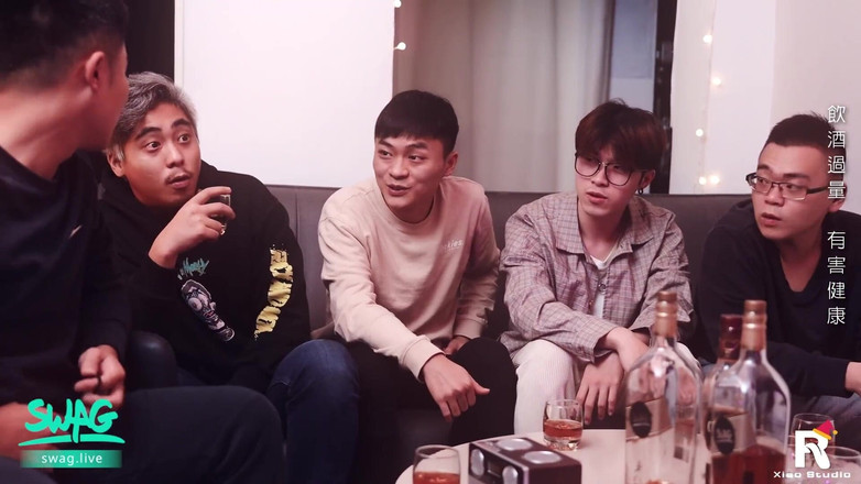 SWAG.live: Especial de Navidad: gangbang con tres zorras asiáticas en el...