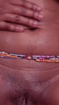 Suculenta recebendo um toque agradável da musa sexy