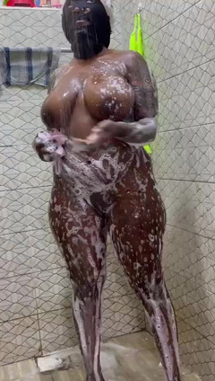 Nasty_hotbabe: 热辣的乌木荡妇享受淋浴，淋浴表演和讨厌的抖动在淋浴，爸爸观看和自慰！