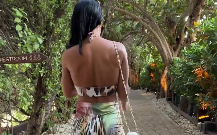 Miss Lexa: dışarıda ilk gece elbisemi beğendin mi?