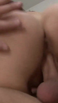 セクシーな熟女と大きなお尻が犯され、facialized