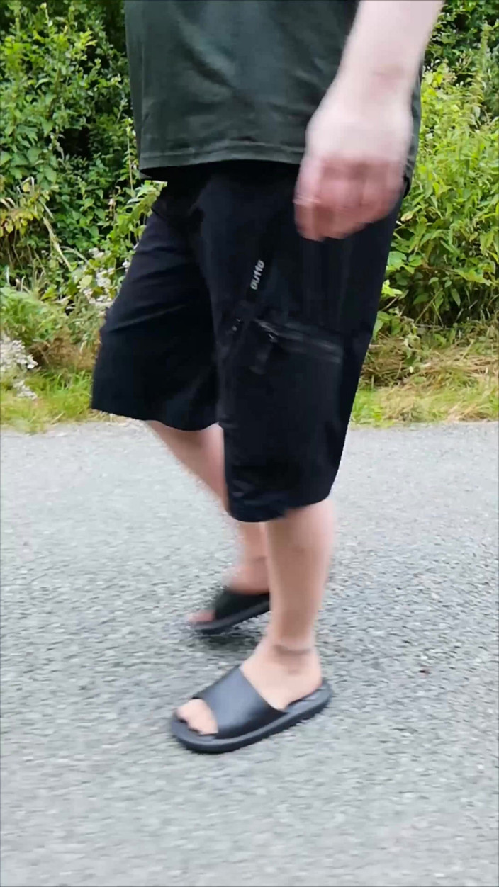 Carmen_Nylonjunge: In pantoffels en witte sokken in de natuur