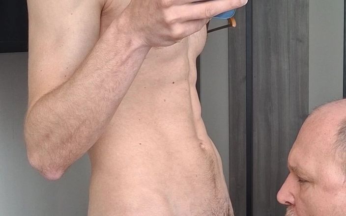 Dexterxxlfun: Super Mario ? Thomas me creampie le cul. Un papa avec...