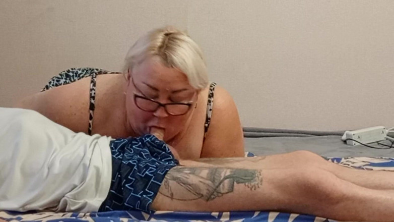 Zona901: Sborrata da un pompino profondo nella bocca del mio vicino