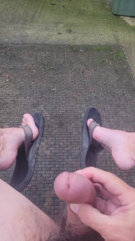 Draußen in flip-flops kommen