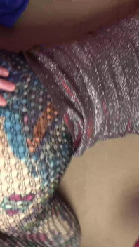 Logan riempie la nuova vicina titi di sperma