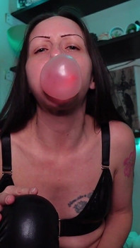 Her balon esneme tıpkı senin sıyrıcı ucun gibi