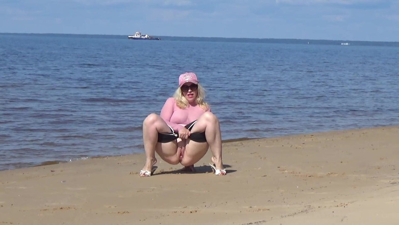 RedRoseRus: Niegrzeczna Suka Na Plaży