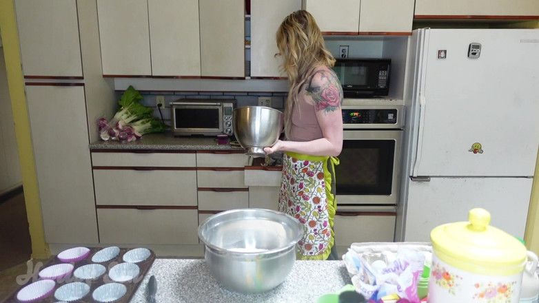 Harley Sin: Intim bakning med Harley