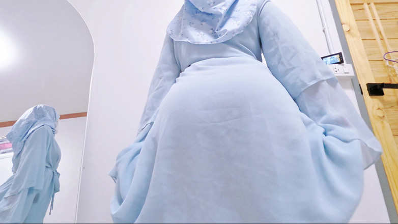 LittleMuslim: POV: Hidžábská dívka s elegantní modrou Abaya Škádlí