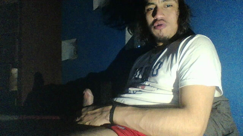 AlexAlejandro13: Onu çekmek için çaresizce çalışan iyi bir penis