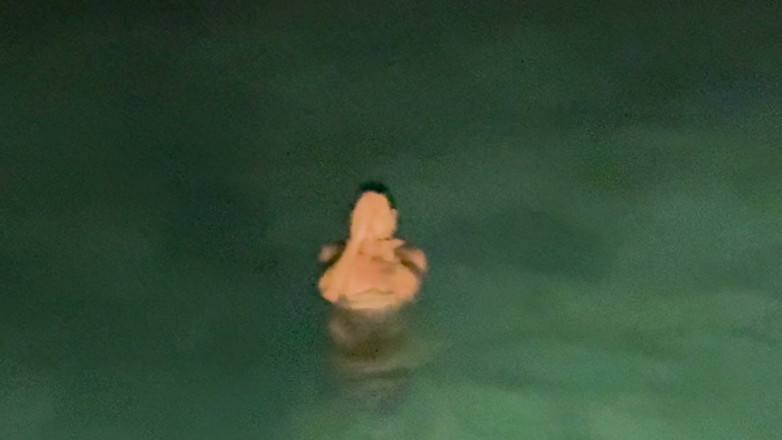 Temptress Lexa: Naken ö flicka ocean simning