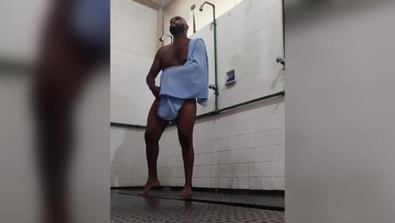 TheBlacKHunterr: Kąpiel w klubie