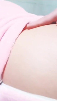 Amateur Sex - My Stepmom Doesn't Know I Film Her When She's in Fours